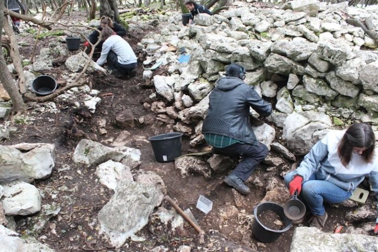 Hırvatistanda Tunç Çağı Anıt Mezarında Orta Çağ Kalıntıları Bulundu