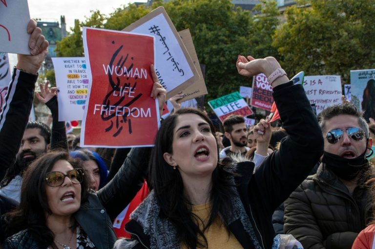 İran: Çalkantılı İç Dinamiklerin Mozaiği İran: Çalkantılı İç Dinamiklerin Mozaiği