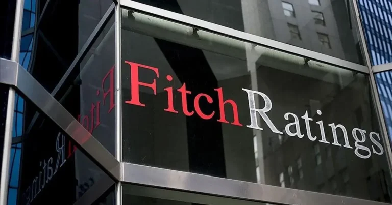 Fitch, Dokuz Türk Bankasının Kredi Notu Görünümünü İyileştirdi